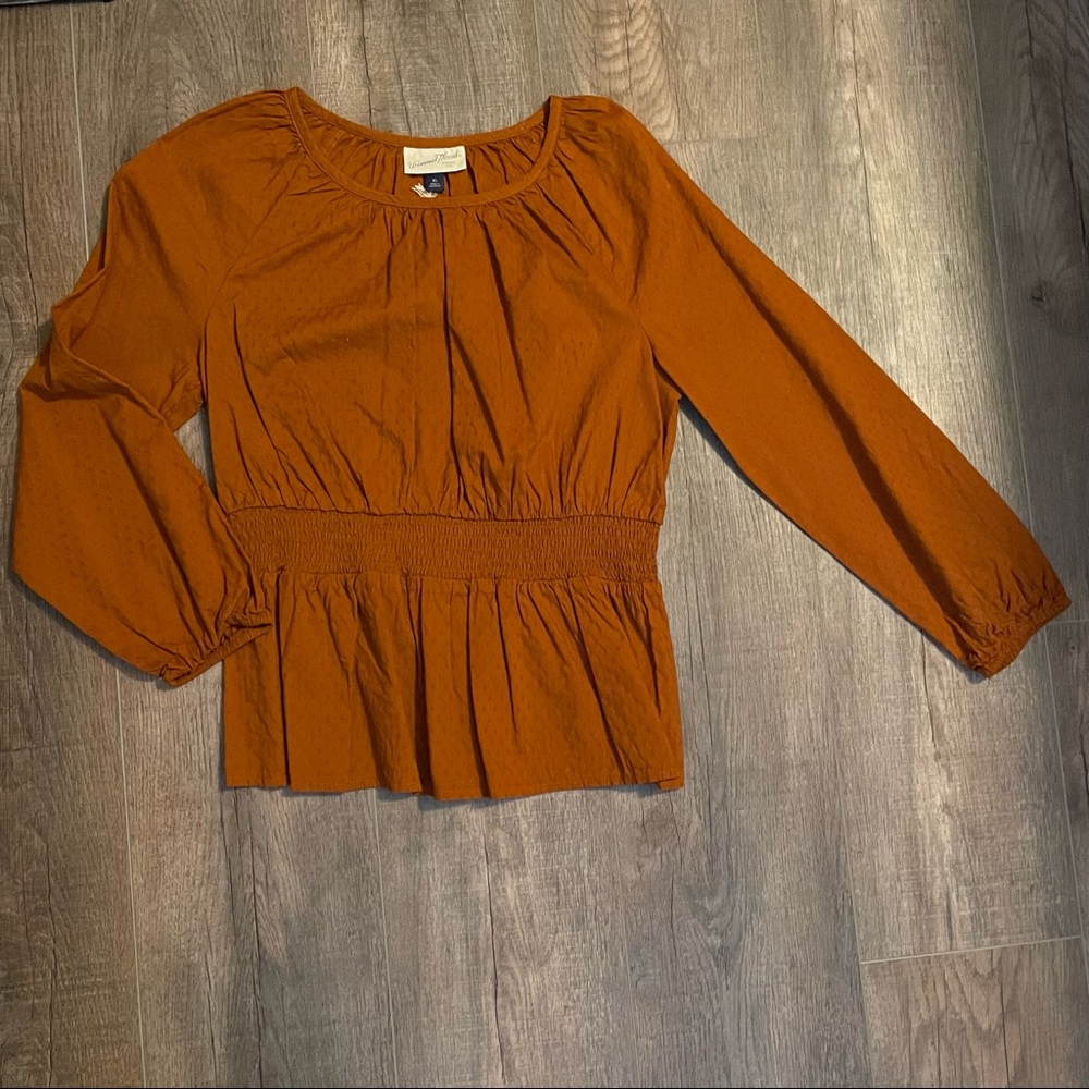 NWT Universal Thread Top